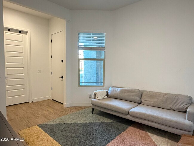 Building Photo - 10849 E Thunderbolt Ave