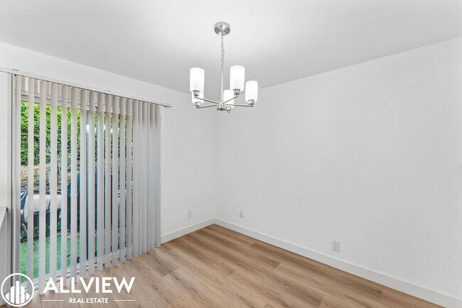 Building Photo - OCEAN VIEWS! Renovated 2 Bed, 2.5 Bath Townhome in San Clemente!