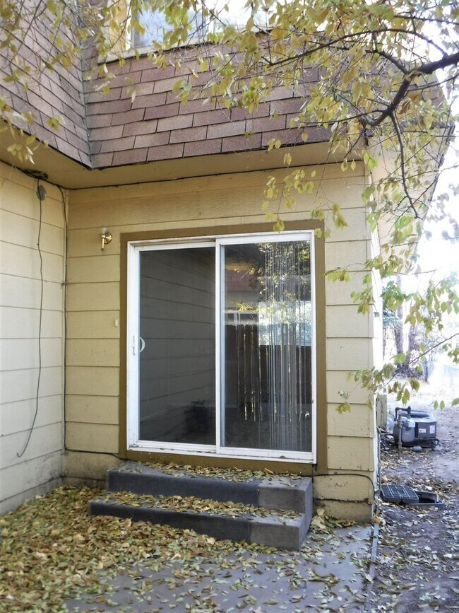 Building Photo - Orchard St Triplex