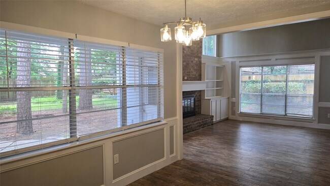Building Photo - 3303 Candleway Dr