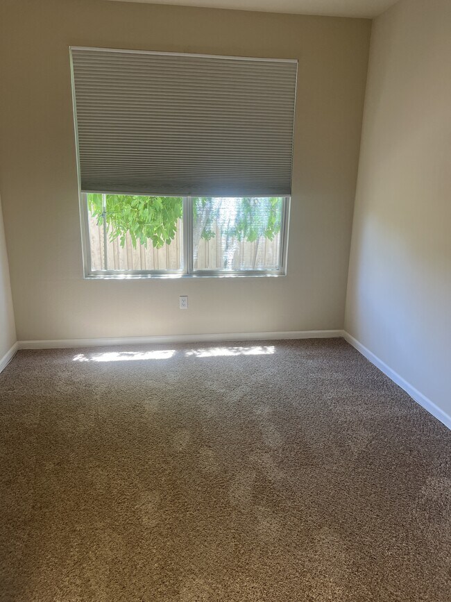 Building Photo - 1205 Shadow Glen Ln