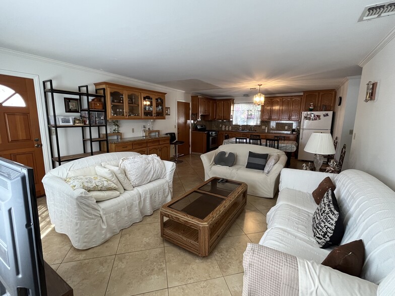 Building Photo - 140 N Mission Dr