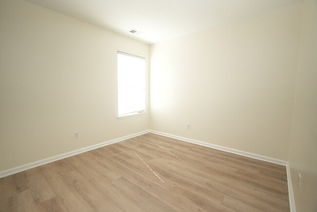 Building Photo - Newly renovated home in South Charlotte!