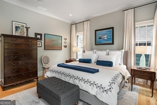 Building Photo - 407 8th St NE