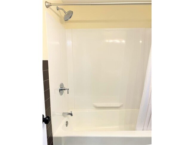 Building Photo - 1670 Stillwater St