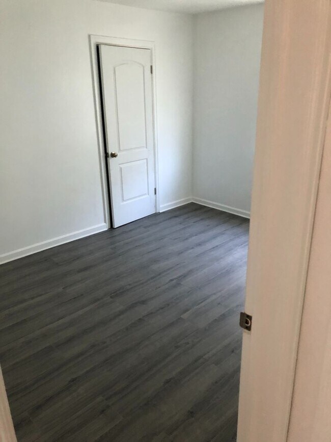 Building Photo - 108 Columbian Ave