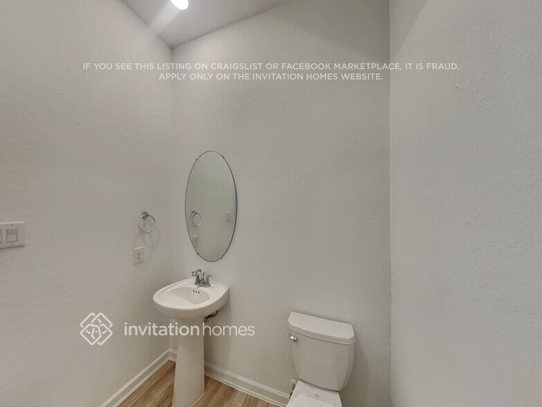 Building Photo - 4026 Champlain Wy