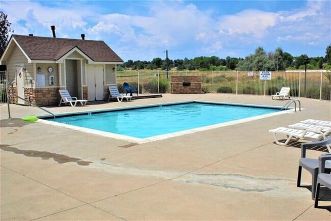 Building Photo - 3 Bed, 2.5 Bath Townhome in West Greeley. ...