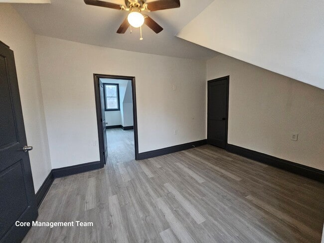Building Photo - Newly updates 3 bedroom 1 bath apartment f...