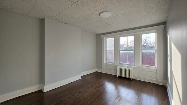 Building Photo - 722 West Side Ave