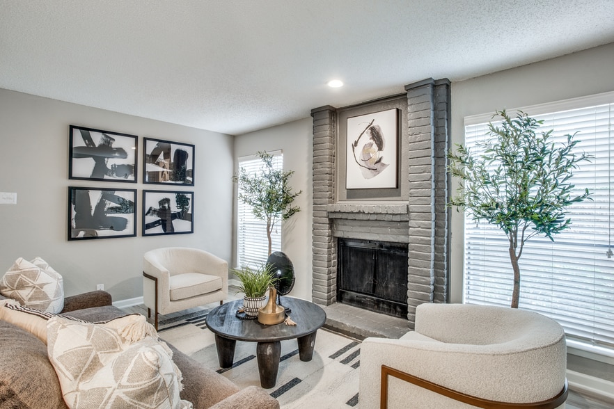 Primary Photo - Evaline Apartments