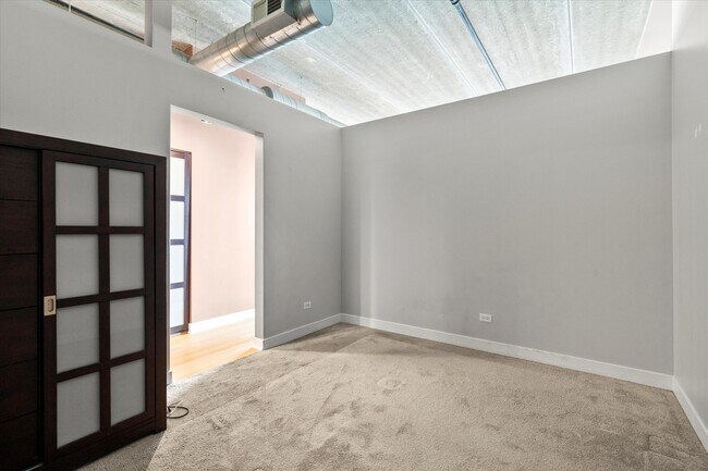 Building Photo - 833 W 15th Pl