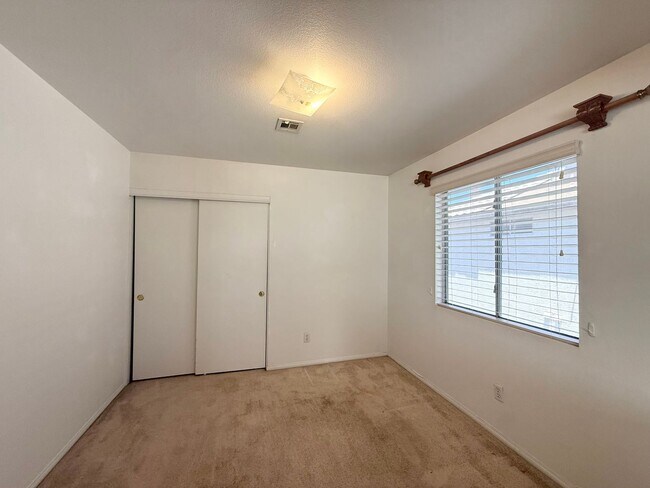Building Photo - Spacious 4-Bedroom Home with 3-Car Garage in Orchards of Las Vegas