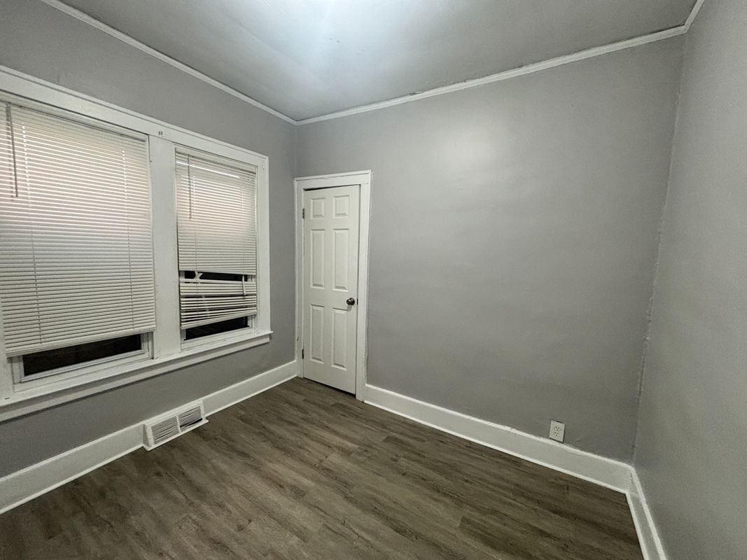 Building Photo - 15525 LaSalle St