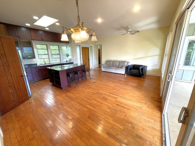 Building Photo - 240 Aulii Dr