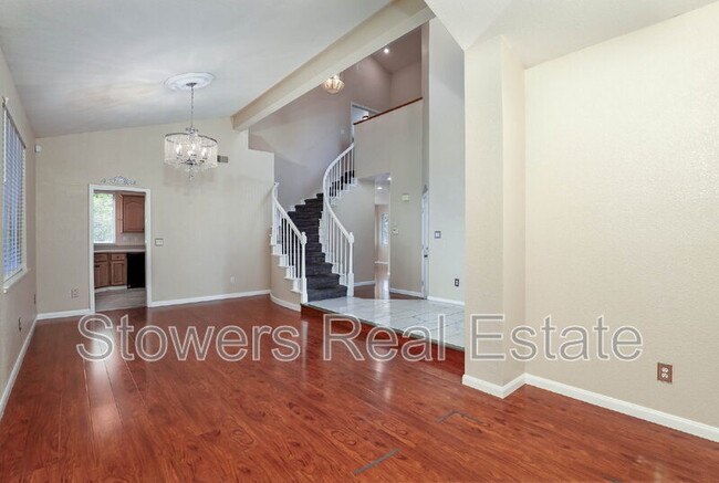 Building Photo - 2041 Crater Peak Way