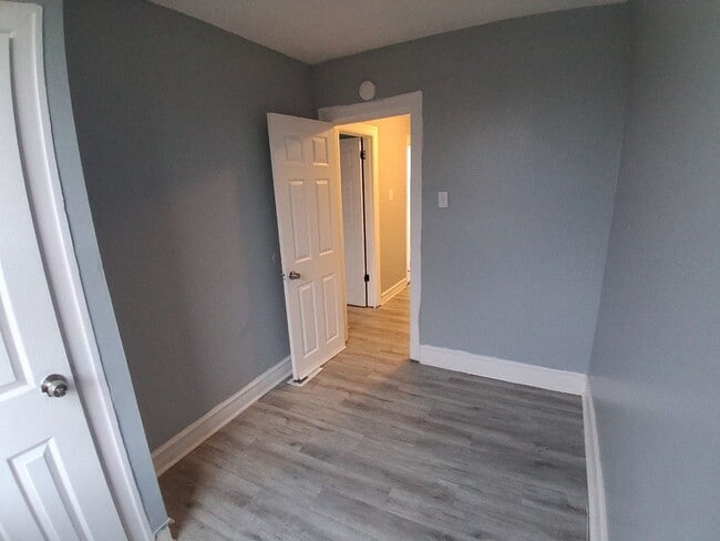 Building Photo - 3 BED 1 BATH HOME FOR RENT