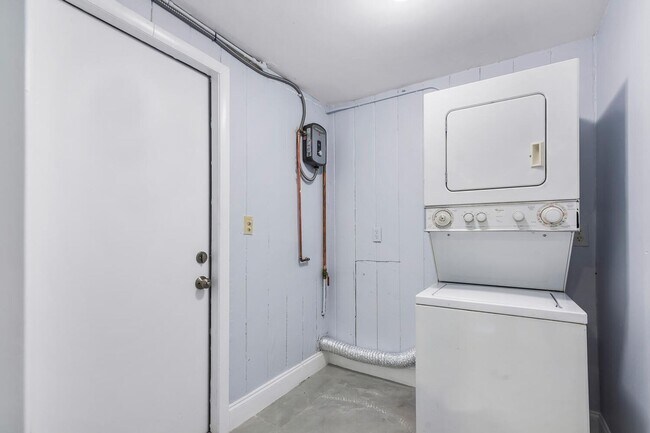 Building Photo - 5073 SW 28th Ave