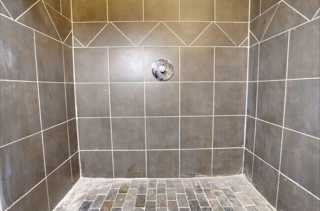 Building Photo - 115 Sherman Ave