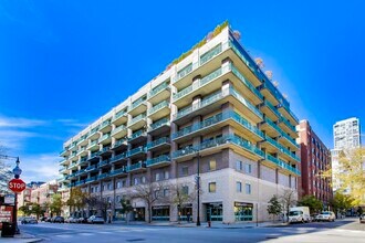 Building Photo - 910 W Madison St