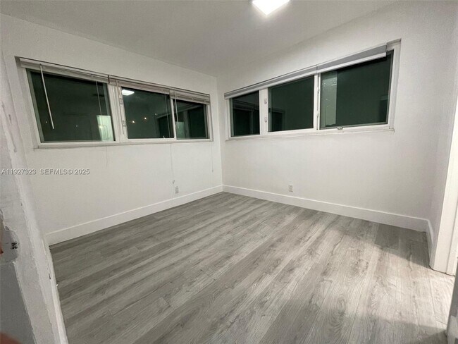 Building Photo - 4536 SW 24th Ave