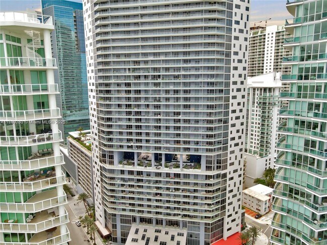 Building Photo - 1300 Brickell Bay Dr