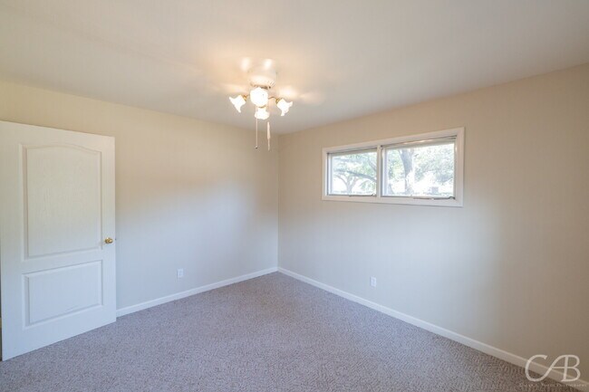 Building Photo - For  Lease