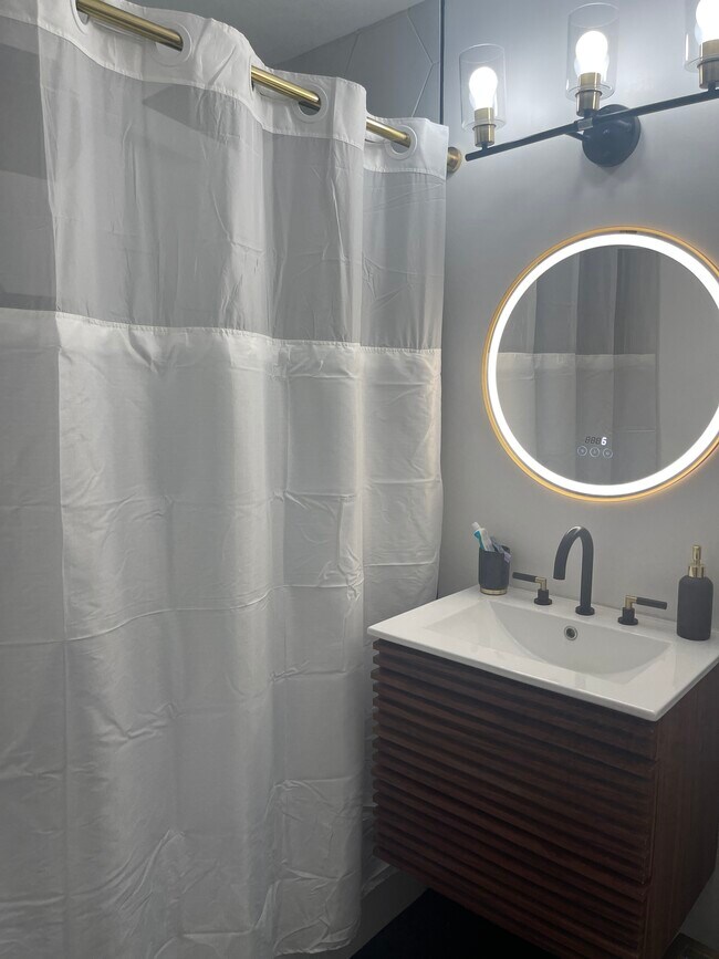 Building Photo - 4800 S Chicago Beach Dr