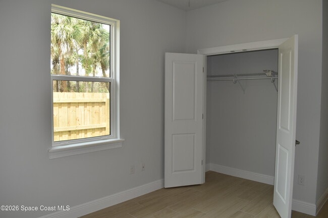 Building Photo - 406 Grove Ln