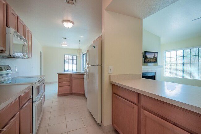 Building Photo - 6441 N Tierra De Las Catalinas