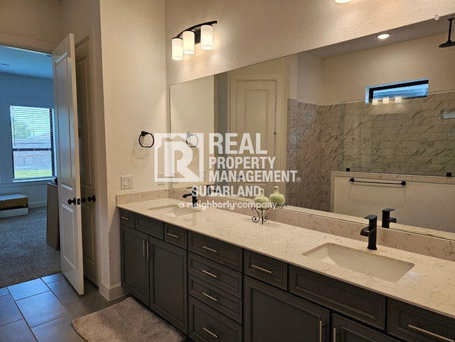 Building Photo - Move-In Ready Home in Sienna with Resort Amenities