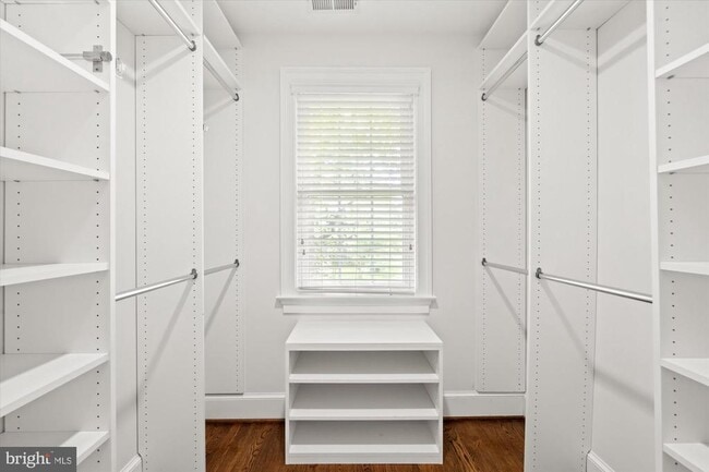 Building Photo - 4905 Dorset Ave