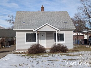 Building Photo - Lovely 3 Bedroom 1 Bathroom now available ...