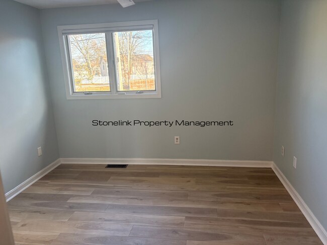 Building Photo - Fully Redesigned Townhouse Style Condo For Rent in Desirable Louisquisset Community!