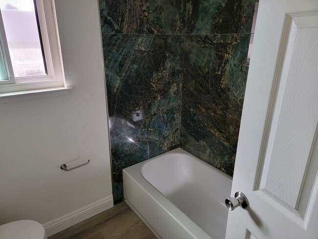 Building Photo - 3bed/1.5ba End Unit with Private Backyard & Patio