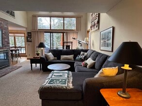 Building Photo - 4 Pioneer Point