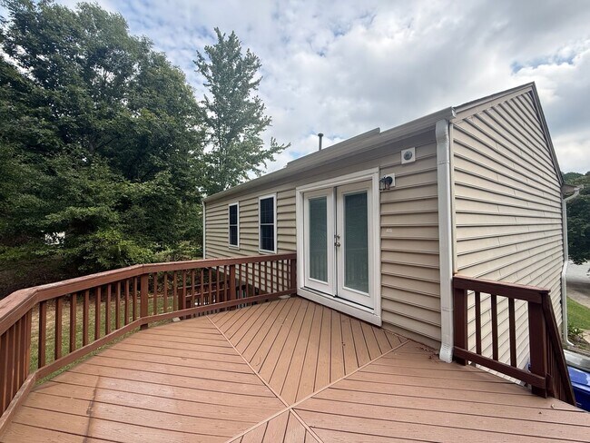 Building Photo - 3610 Rawdon Dr