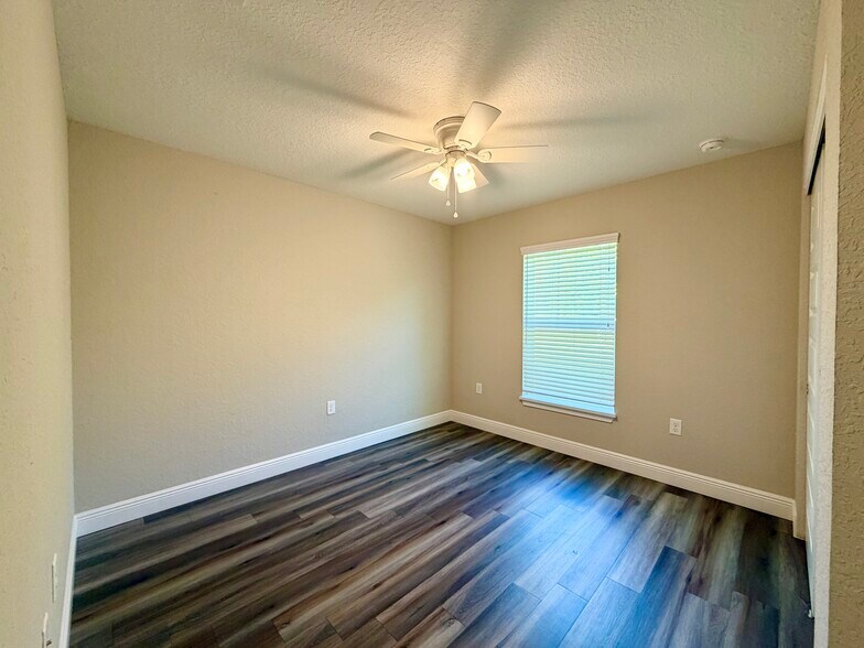 Building Photo - 210 Marion Oaks Ln