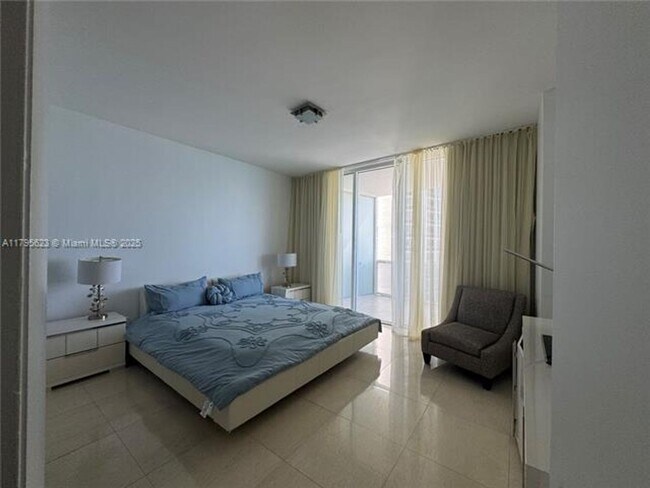 Building Photo - 15901 Collins Ave