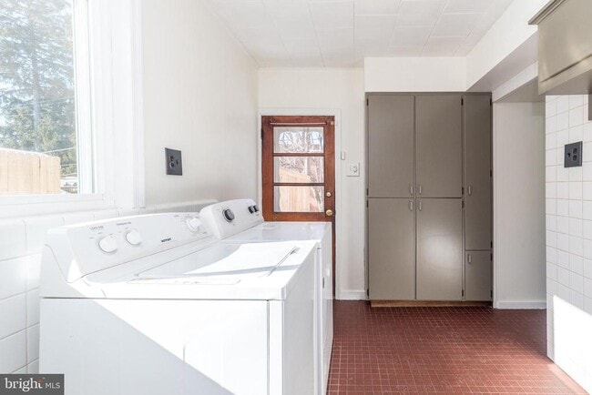 Building Photo - 7738 Ardleigh St