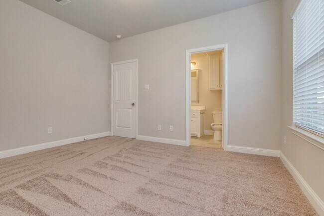 Building Photo - 1300 Mustang Brook Ln