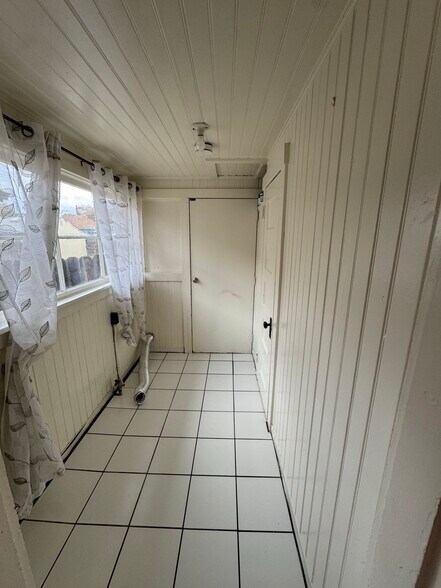 Laundry Room - 102 N 14th St