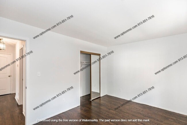 Building Photo - Fantastic Plaza location!! $1000 off of th...