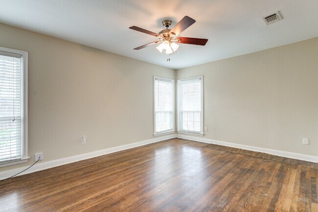 Building Photo - Tech Terrace Pre-lease!!