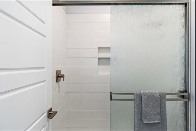 Building Photo - Boise 3 Bed 2.5 Bath 2 Car Garage Townhome AVAILABLE NOW!  $500 RENT CREDIT AT MOVE IN!