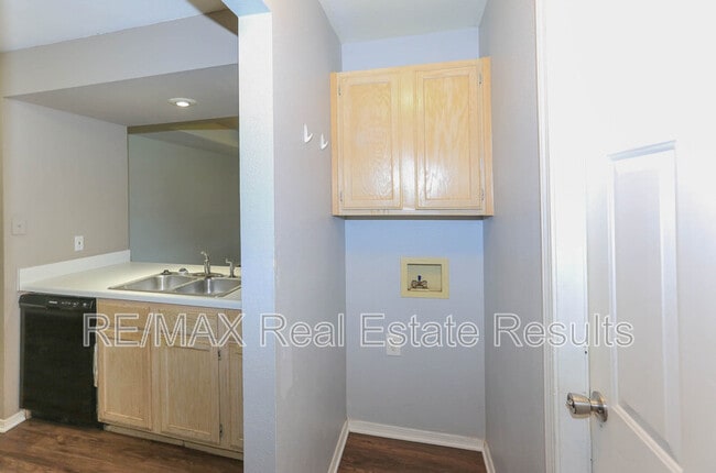 Building Photo - 2306 W Roselawn St