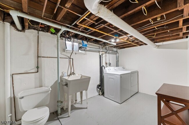 Building Photo - 57 Pomander Walk