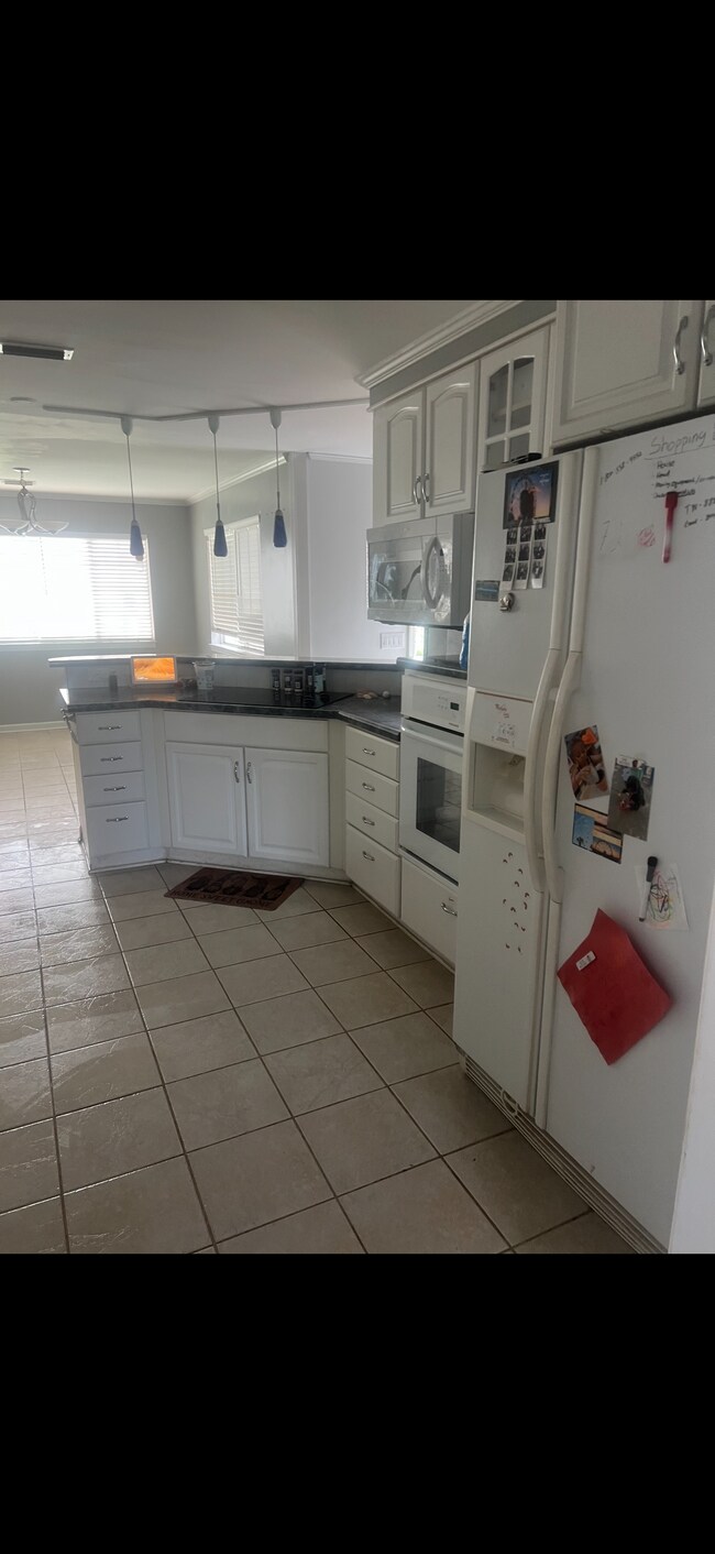 Building Photo - 400 E Emerald Dr