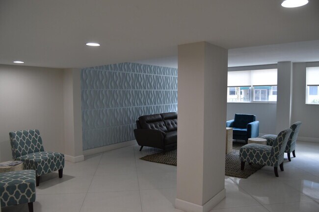 Building Photo - 1238 Hillsboro Mile