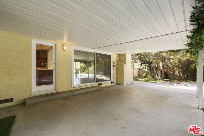 Building Photo - 22116 Blythe St